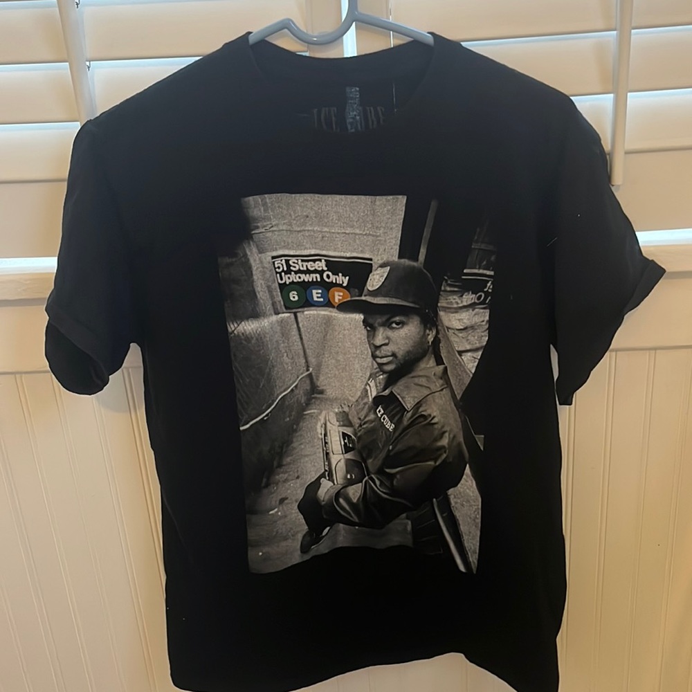 ICE CUBE BLACK GRAPHIC SHORT SLEEVE TEE SHIRT / MENS MEDIUM SIZE